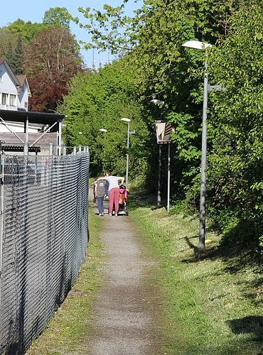 Dammweg in Lenzburg: Ausbau vorgeschlagen mit Hartbelag statt Kies.