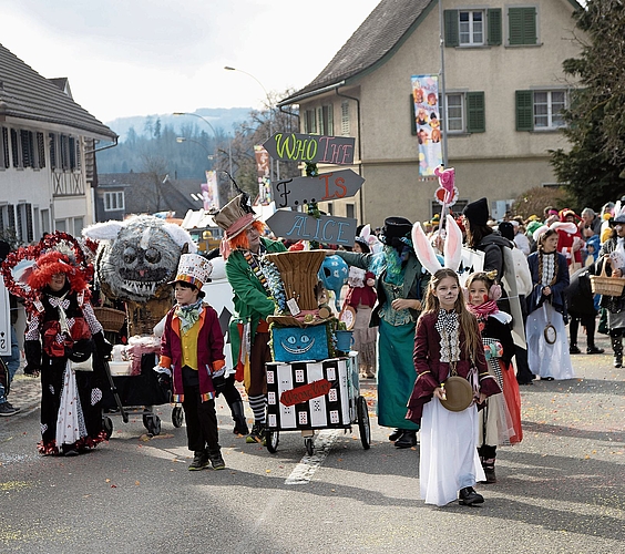 Fantasievoll die Gruppe um Alice im Wunderland.Foto: VSc