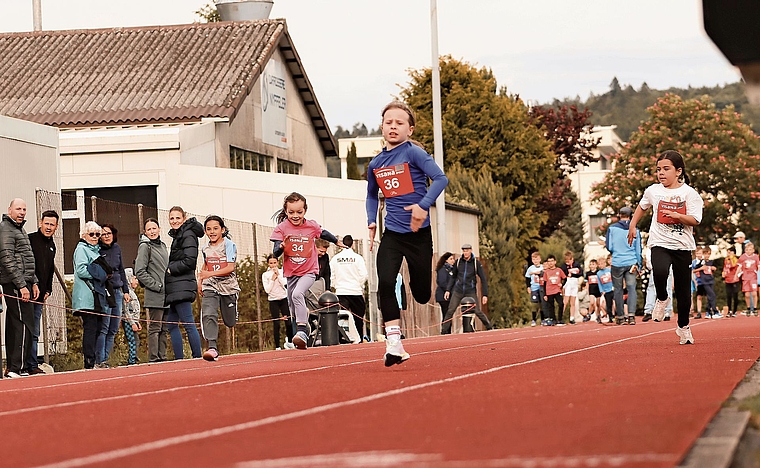 Beim «Schnellst Staufner» zeigten die Kinder trotz windiger Verhältnisse grossen Einsatz.Foto: Romi Schmid
