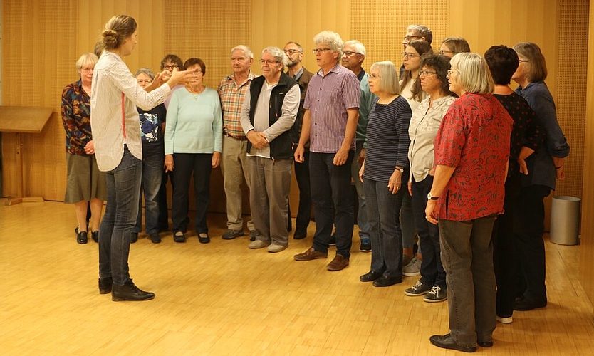 <em>Bei den Vorbereitungen: </em>Der gemischte Chor Veltheim übt fürs Jubiläumskonzert. Der Verein wird dieses Jahr 50 Jahre alt. Fotos: Melanie Solloso <em>Bei den Vorbereitungen: </em>Der gemischte Chor Veltheim übt fürs Jubiläumskonzert. Der Verein wird dieses Jahr 50 Jahre alt. Fotos: Melanie Solloso