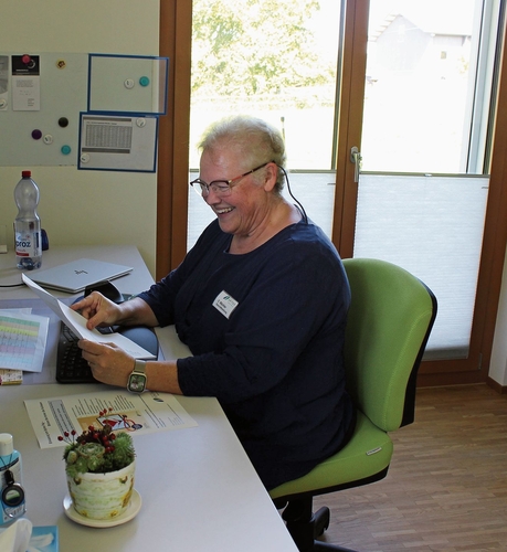 Die Chefin zeigt ihr Büro.Foto: Debora Hugentobler
