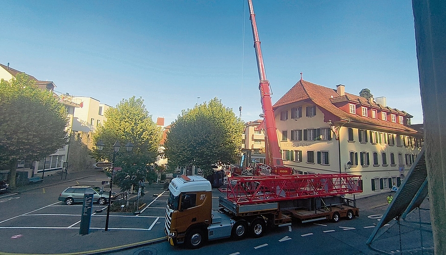 Was ist hier los? Das Dach der «Krone» muss umfassend saniert werden.Foto: Rinaldo Feusi Was ist hier los? Das Dach der «Krone» muss umfassend saniert werden.Foto: Rinaldo Feusi