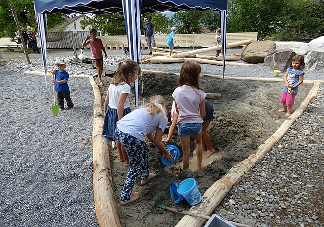 <em>Sandkasten mit Wasser</em>: «Pflotsche» ist immer noch sehr beliebt. Foto: PW