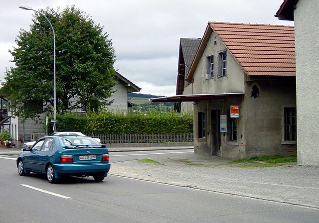 Verkehrs- statt siedlungsorientiert? Seengerstrasse in Boniswil. Foto: tf/Archiv