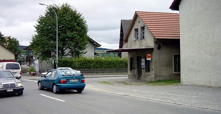 Verkehrs- statt siedlungsorientiert? Seengerstrasse in Boniswil. Foto: tf/Archiv