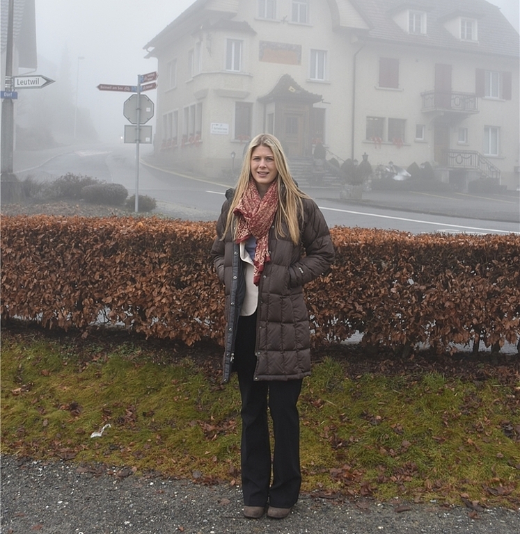 Am Ort des Geschehens: Lidia Räber, Studentin Raumentwicklung ETH, präsentierte ihre Masterarbeit «Ein attraktives Zentrum für Birrwil». Foto: Larissa Hunziker