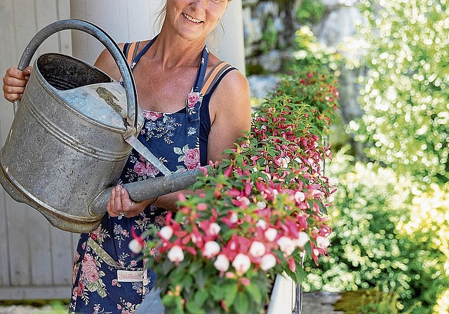 Arbeitet auf Schloss Wildegg: Gärtnerin Tanya van der Laan.Foto: MA/Pascal Meier