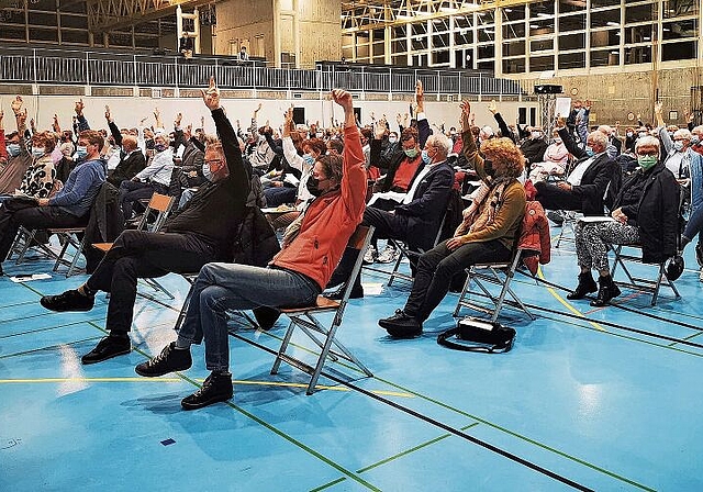 «Ein deutliches Mehr»: Die Lenzburger Ortsbürger bei der Abstimmung über den möglichen Kanti-Standort Zeughaus-Areal. Foto: Fritz Thut