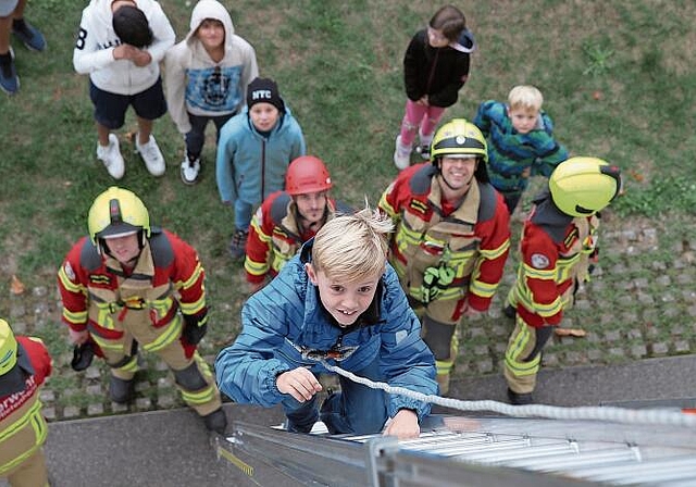 Früh übt sich: Die Feuerwehr-Hauptübung lud zum Mitmachen ein. Foto: zvg
