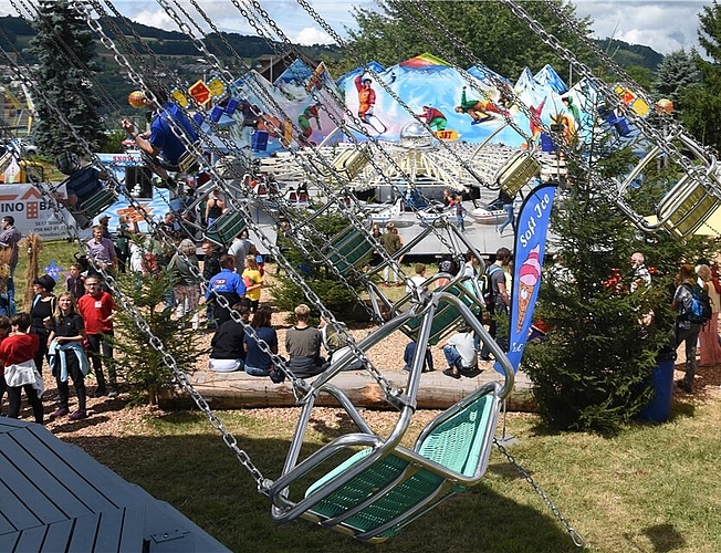 Der alte Klassiker: Blick vom Kettenkarussell aus auf das Wunderland. Der alte Klassiker: Blick vom Kettenkarussell aus auf das Wunderland.