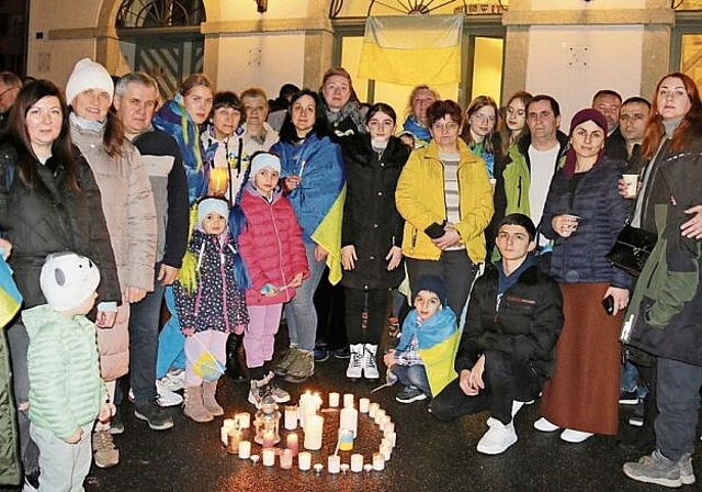 Demonstration für den Frieden: Am Freitag fand in Lenzburg eine Mahnwache statt. Foto: Romi Schmid