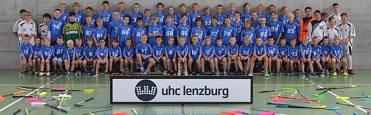 Bereit für die neue Saison: Der Nachwuchs des UHC Lenzburg freut sich darauf, dass es endlich losgeht. Foto: zvg