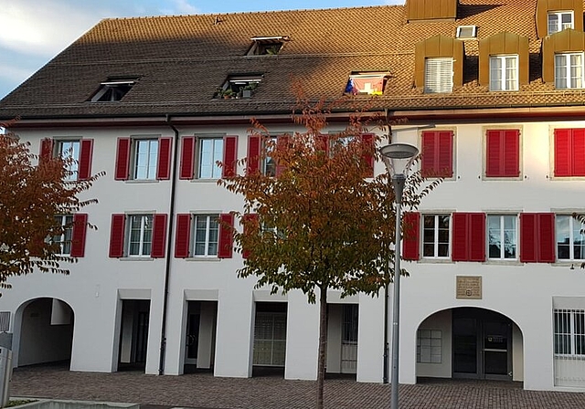 <em>Mühlegebäude:</em> Die Gemeinde möchte die ehemaligen Posträumlichkeiten kaufen. Angedacht ist eine Gemeindeverwaltung im Parterre. Foto: Roland Solloso