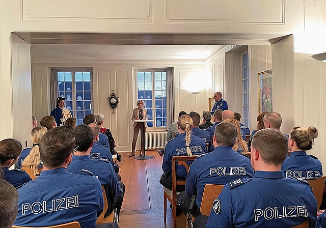 Stadträtin Barbara Portmann vertrat den krankheitshalber abwesenden Stadtrat Sven Ammann am Jahresrapport der Regionalpolizei Lenzburg.Foto: zvg