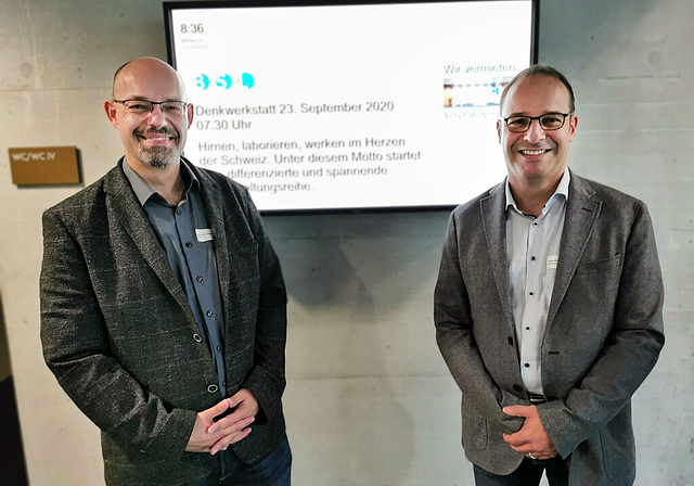 Referenten der ersten «Denkfabrik»: Christoph Leimgruber (Alesa) und Tobias Widmer (Rektor Berufsschule). Foto:  Fritz Thut