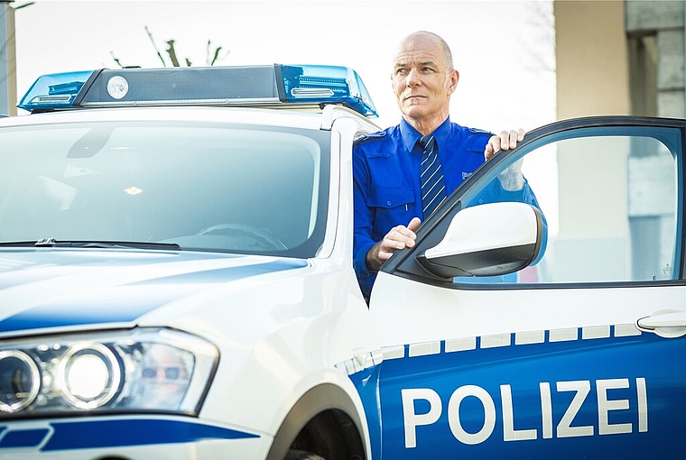 Seit zehn Jahren in Lenzburg: Regionalpolizei- und Sicherheitschef Ferdinand Bürgi vor dem Posten an der Niederlenzerstrasse. Foto: Chris Iseli