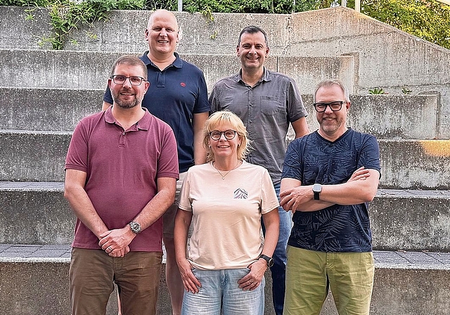Die Kulturkommission Bettwil: Stephan Amstad, Marc Evangelista (hinten), Michel Schmutz, Luzia Keusch und Beat Baumgartner (vorne).Foto: Verena Schmidtke