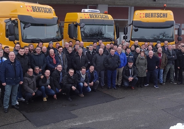 In Dürrenäsch geehrt: Die Jubilare an der Betriebsversammlung des Logistikdienstleisters Bertschi AG. Foto: zvg