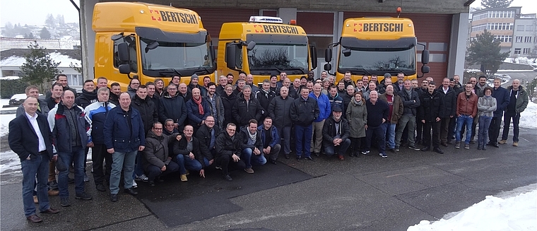 In Dürrenäsch geehrt: Die Jubilare an der Betriebsversammlung des Logistikdienstleisters Bertschi AG. Foto: zvg