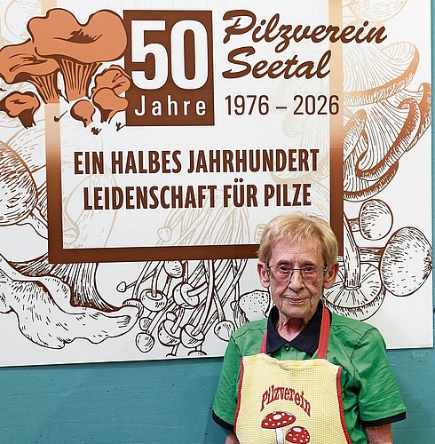 Trudi Siegrist ist seit über 40 Jahren Mitglied im Pilzverein Seetal.Foto: Andreas Walker