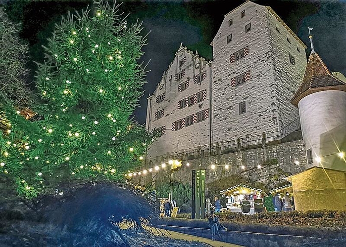 Die Atmosphäre wird anders sein: Das Schloss und der grosse Weihnachtsbaum bleiben dunkel, die Stimmung am Wiehnachtsmärt wird aber wie immer romantisch bleiben. Foto: Peter Winkelmann