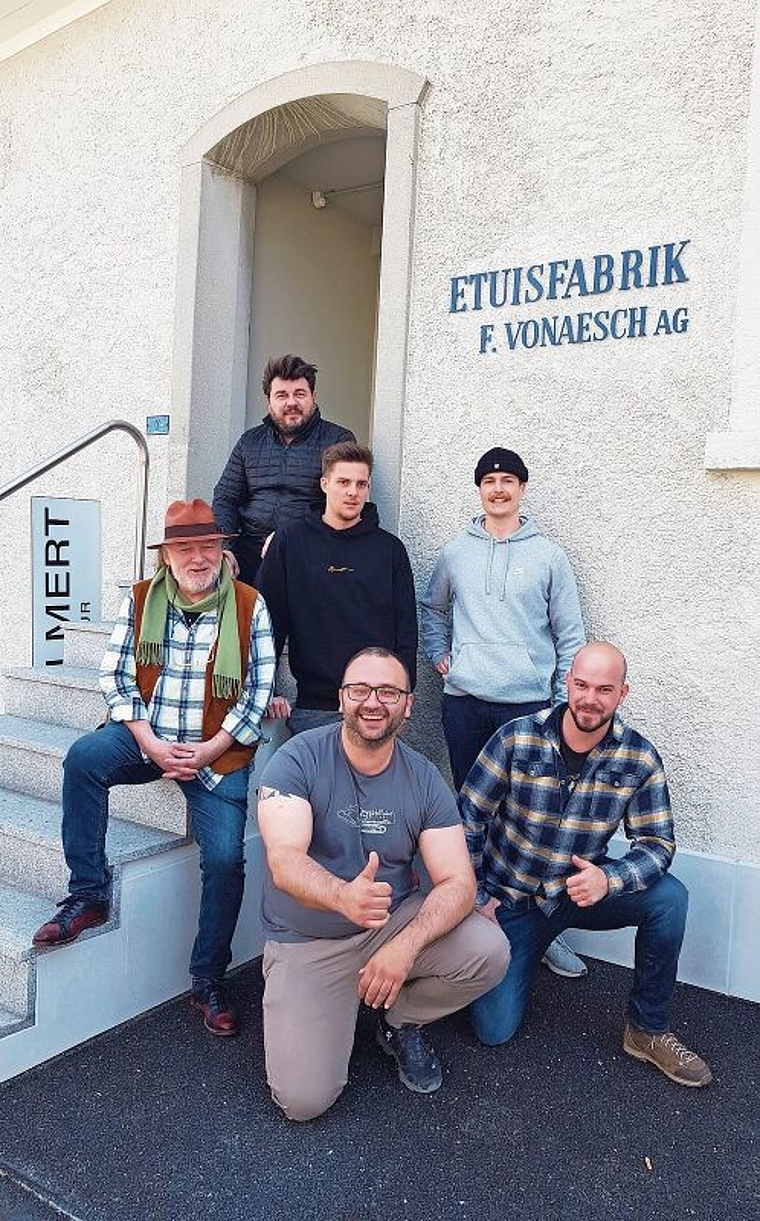 Sie beleben die Etui-Fabrik neu: Hinten Engin Mert, Kevin Vis, Lorenz Leuenberger; vorne: Beat Ullmann, Ljubisa Milankovic, Jérome Steinmann. Foto: Beatrice Strässle