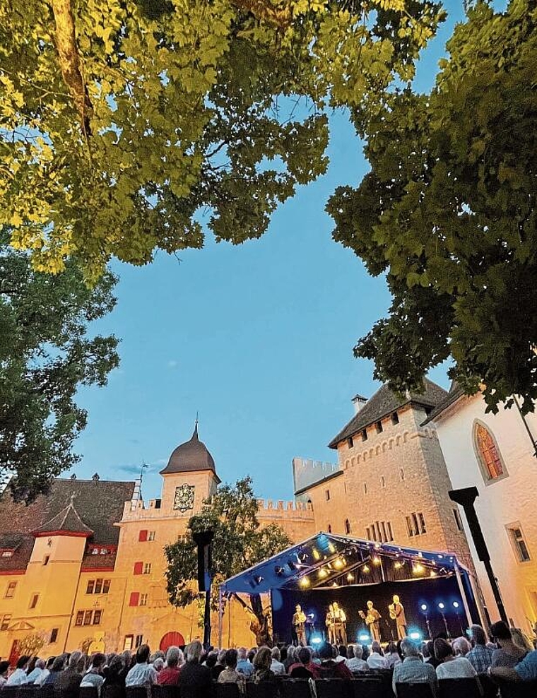 Eindrückliches Freilufterlebnis: Lenzburgiade-Konzert im Hof von Schloss Lenzburg.Foto: zvg