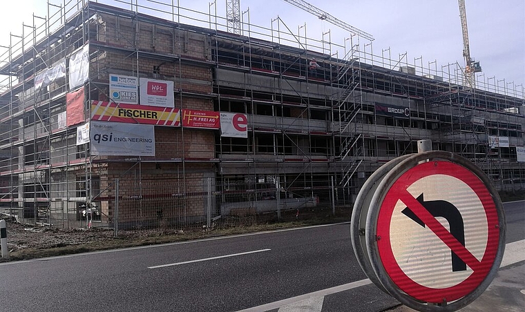 In erster Linie für Coop-Mitarbeiter: Der Teil der Wohnbaugenossenschaft Lenzburg der Überbauung Lindenblick in Staufen an der Aarauerstrasse. Foto: Fritz Thut