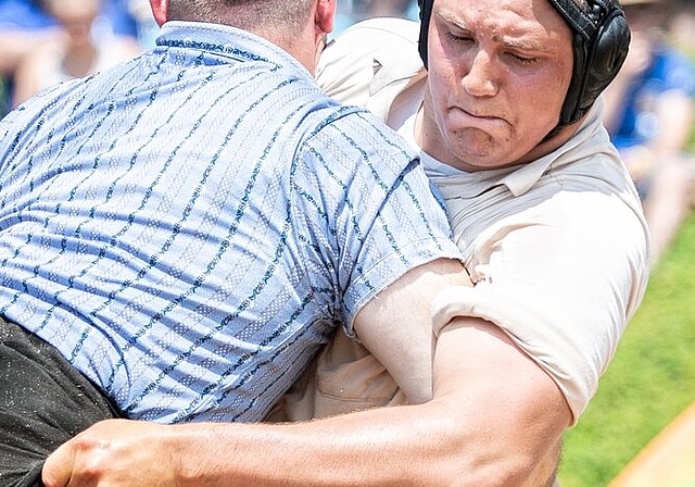 <em>Will auch am Eidgenössischen Schwing- und Älplerfest (Esaf) in Zug kräftig zupacken:</em> Der Staufner Spitzenschwinger Nick Alpiger. Foto: David Sigg
