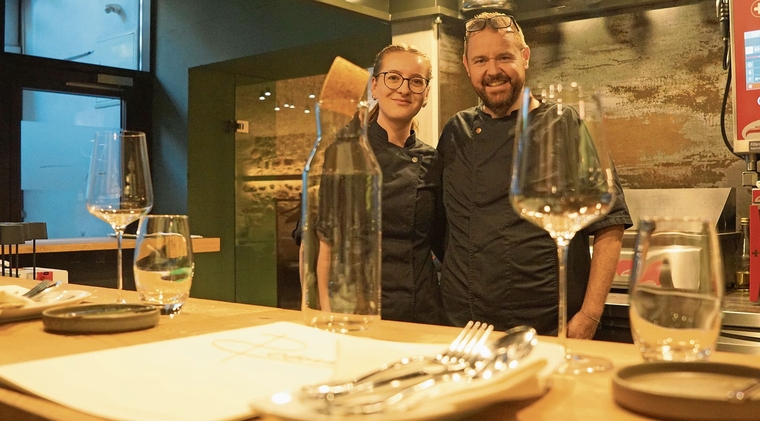 Seit einer Woche im Guide Michelin aufgeführt: Das «Rosmarin» mit Céline Huber und Philipp Audolensky.Foto: Rinaldo Feusi