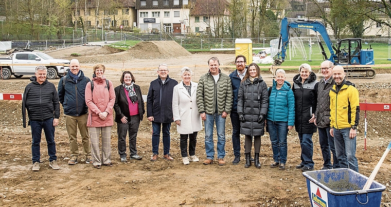 Die Vorfreude ist gross: Vertretungen aus den beteiligten Gemeinden freuten sich gemeinsam auf gutes Gelingen. Foto: Peter Winkelmann