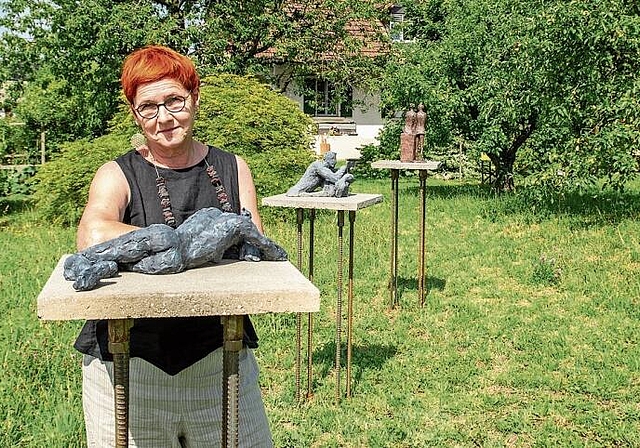 Wohlfühloase im Baumgarten: Künstlerin Kathrin Küng. Foto: Peter Winkelmann