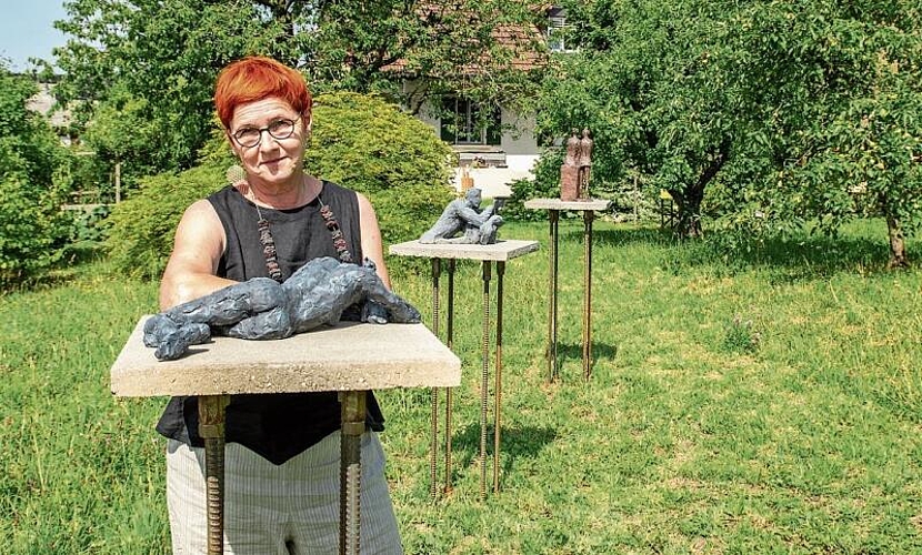 Wohlfühloase im Baumgarten: Künstlerin Kathrin Küng. Foto: Peter Winkelmann