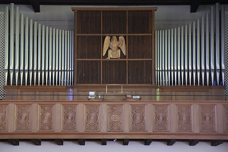 <em>Mit langer Mängelliste behaftet:</em> Die Orgel in der Lenzburger Herz-Jesu-Kirche. Foto: Alfred Gassmann