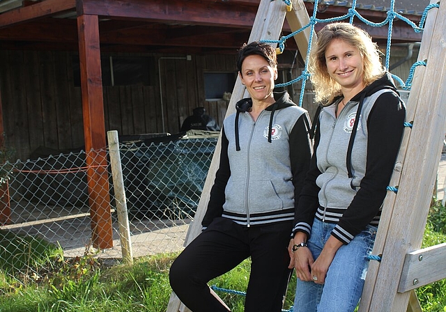 <em>Inspiration zum Selbstbewusstsein:</em> Corinne Häusler und Petra Bättig bieten in Aesch LU Selbstverteidigungskurse an. Foto: Graziella Jämsä