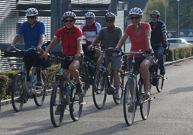 Auf grosser Tour: Die Radsportgruppe der Lenzburger Pro Senectute macht sich auf den Weg zur «Rütihof-Etappe».
