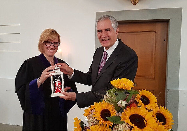 Amtseinsetzung: Pfarrerin Sandra Karth und Dekan Philip Nanz. Foto: zvg