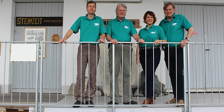 <em>Förderverein Steinzeitwerkstatt veranstaltet Eiszeit-Ausstellung:</em> Die Vorstandsmitglieder Othmar Wey, Max Zurbuchen, Heidi Villiger und Pitsch Schmid. Foto: Alexander Studer