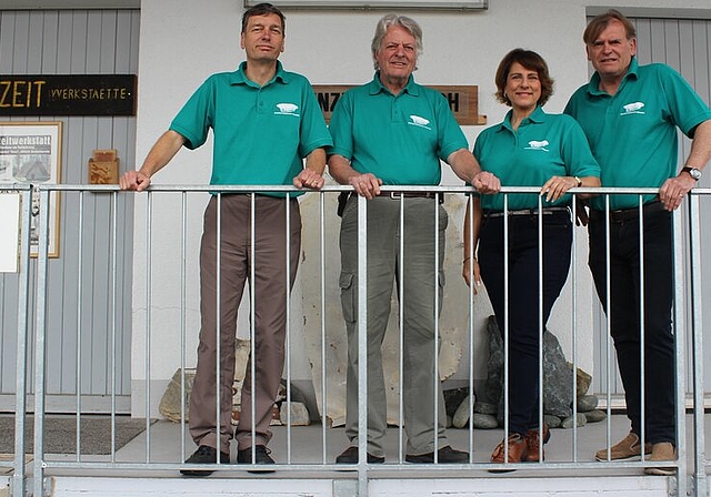 <em>Förderverein Steinzeitwerkstatt veranstaltet Eiszeit-Ausstellung:</em> Die Vorstandsmitglieder Othmar Wey, Max Zurbuchen, Heidi Villiger und Pitsch Schmid. Foto: Alexander Studer