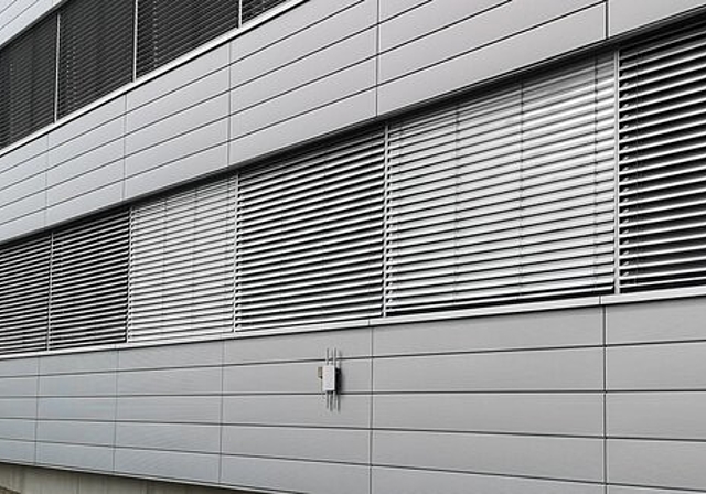 <em>Klare Linien: </em>Der nun offiziell eingeweihte Erweiterungsbau der Firma Bertschi AG in Dürrenäsch. Fotos: Fritz Thut
