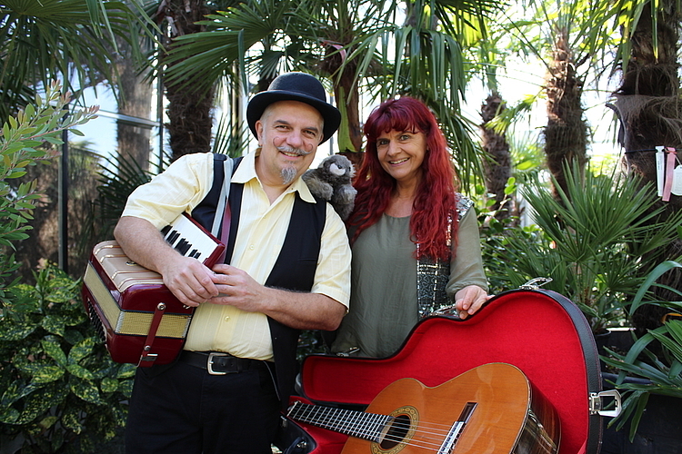 Sorgen mit Zauberei, Musik und Märli für staunende Gesichter: Martin Soom und Jolanda Steiner am Klapperlapapp im September. Foto: zvg