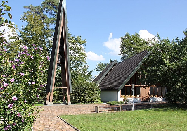 Ein Gemeinschaftswerk der Brunegger: Friedhof, Kirche und Turm. Foto: AG