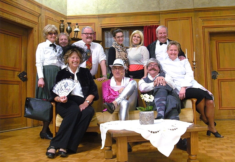 Spielen «Miss Sophies Erbe»: Das Team der Theatergruppe Brunegg. Foto: Stefanie Osswald