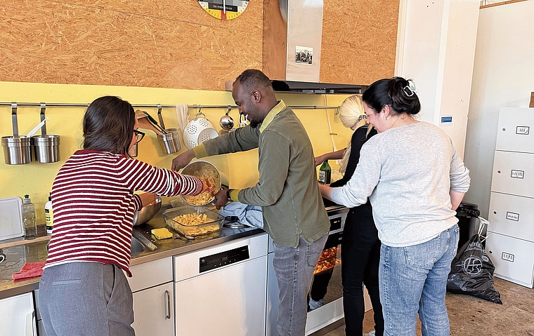 In der Küche wird eifrig gewerkelt.Foto: Verena Schmidtke