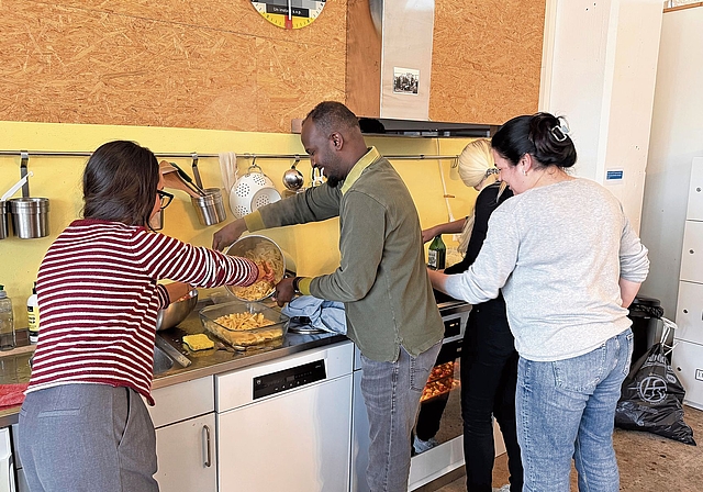 In der Küche wird eifrig gewerkelt.Foto: Verena Schmidtke