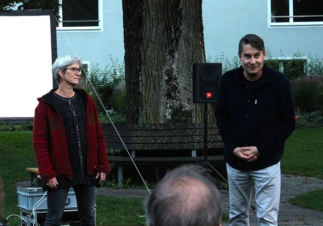 Stadtratskandierende Beatrice Taubert und Thomas Schär luden zum Open-Air-Kino.Foto: DHu