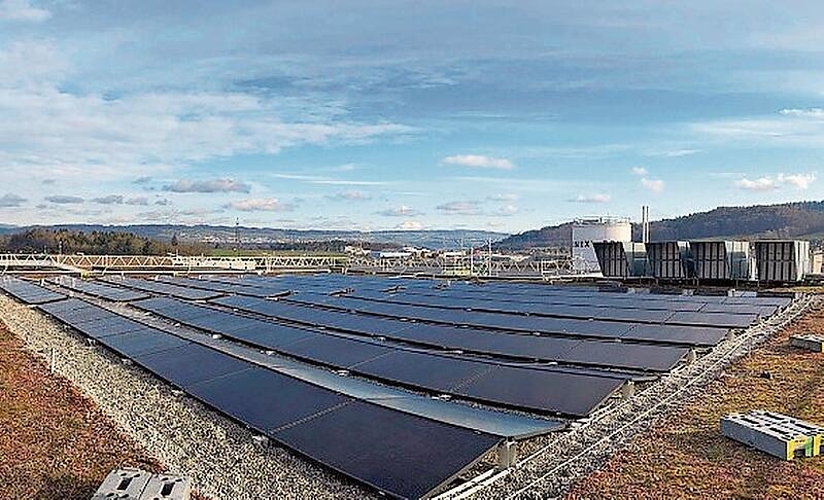 Setzt auf Nachhaltigkeit: Die Türenfirma Brunex aus Brunegg hat auf ihren Dächern 1200 Solarmodule verbaut. Foto: zvg