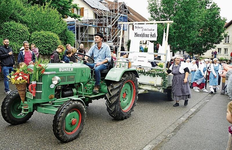 Gemächliche Fahrt durch die Strassen.Foto: Romi Schmid