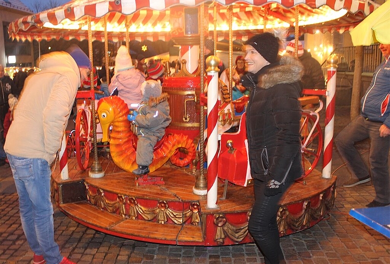 Erfreute sich grosser Beliebtheit: Das Kinder-Karussell am Christchindlimärt in Seengen. Foto: Alexander Studer