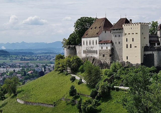 <em>Bekannt: </em>Viele verbinden Lenzburg nur mit dem Schloss, aber die Stadt hat noch viel mehr zu bieten. Fotos: Jacqueline Schneeberger Fey
